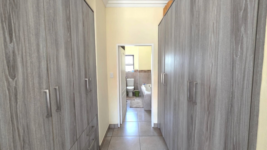 To Let 1 Bedroom Property for Rent in Melodie North West